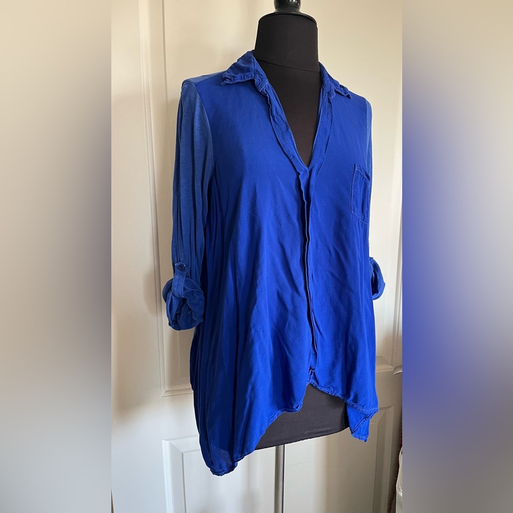 Splendid blue tunic top. Super soft and comfy. Med